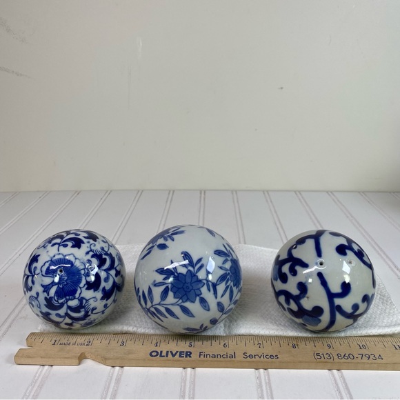 Chinoiserie blue & white 3” ceramic orbs - Picture 3 of 3